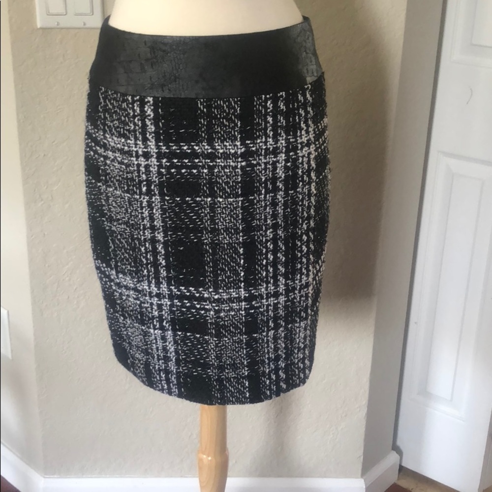 Size 8 Never Worn Boston Proper Tweed Skirt